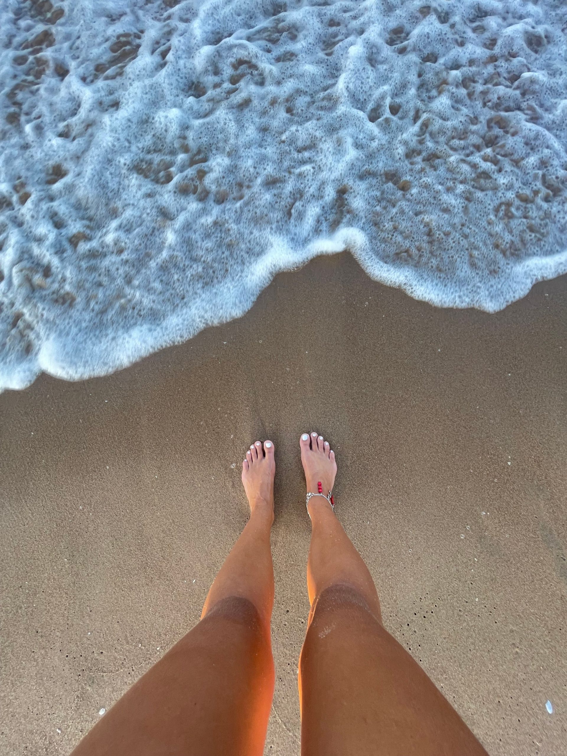 Pieds qui transpirent en été : 8 solutions simples qui marchent