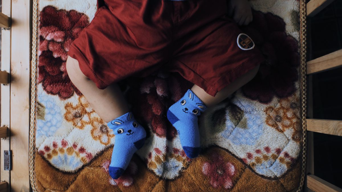 Chaussettes antidérapantes bébé : le guide pour bien choisir